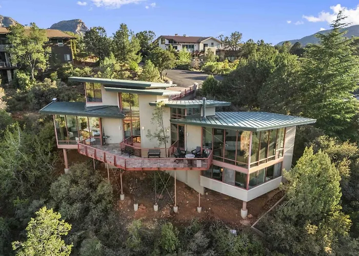 Cliff With Epic Views In Uptown Holiday home *