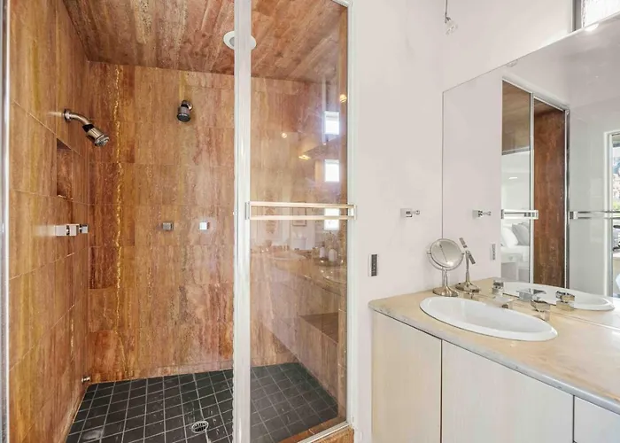 Cliff With Epic Views In Uptown Holiday home