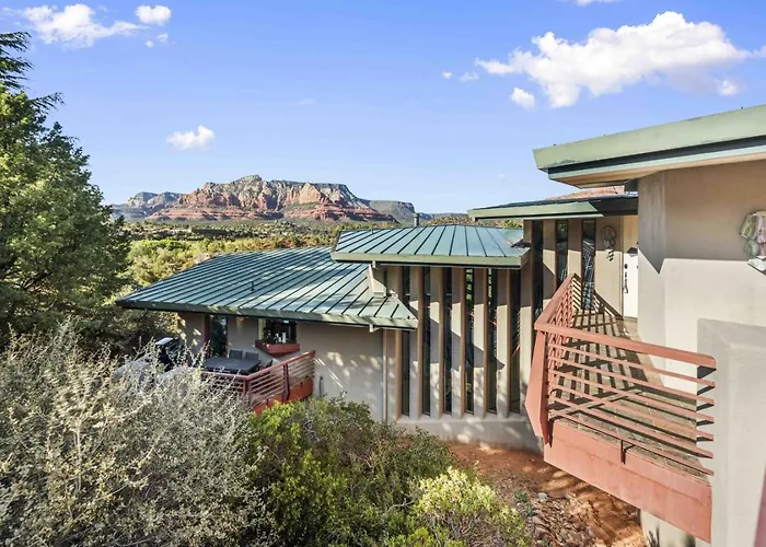 Cliff With Epic Views In Uptown Holiday home