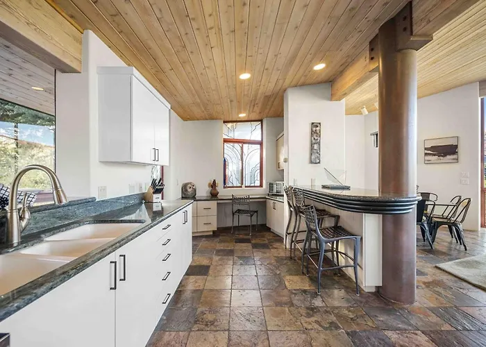 Holiday home Cliff With Epic Views In Uptown