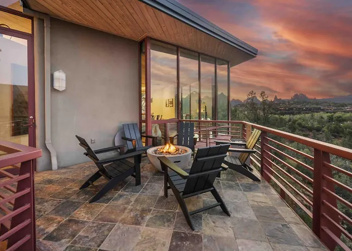 Cliff With Epic Views In Uptown Holiday home *