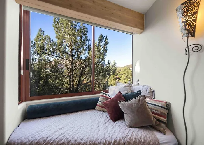 Cliff With Epic Views In Uptown Holiday home
