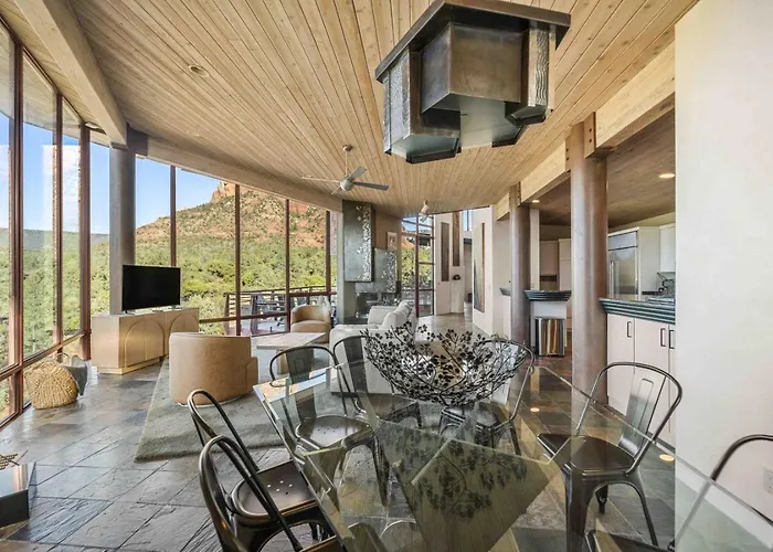 Holiday home Cliff With Epic Views In Uptown *