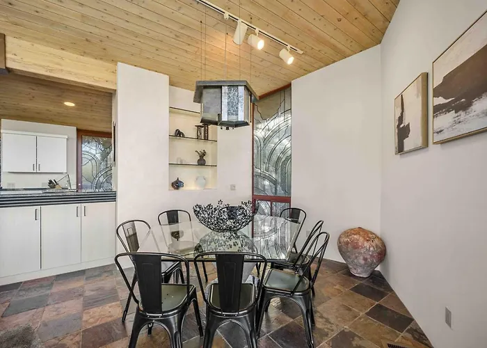 Cliff With Epic Views In Uptown Holiday home
