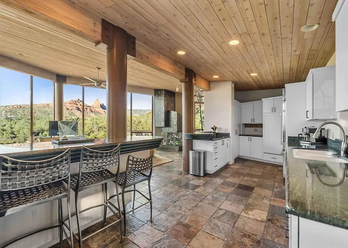 Cliff With Epic Views In Uptown Holiday home