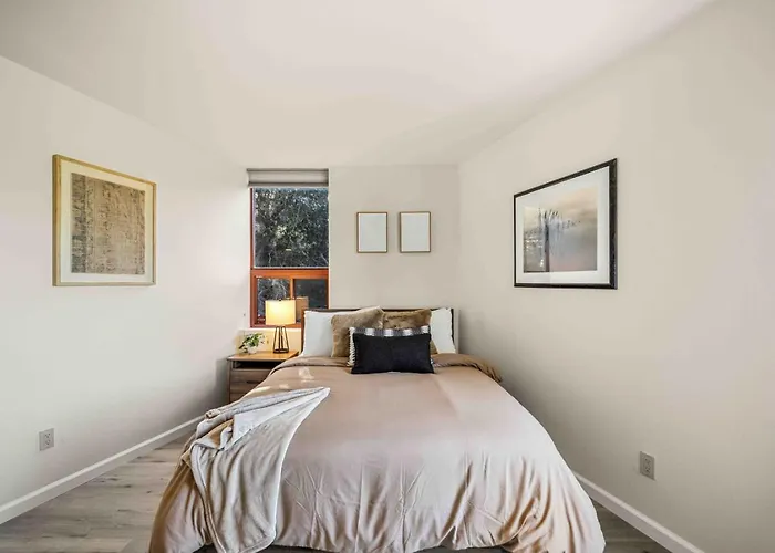 Cliff With Epic Views In Uptown Holiday home *