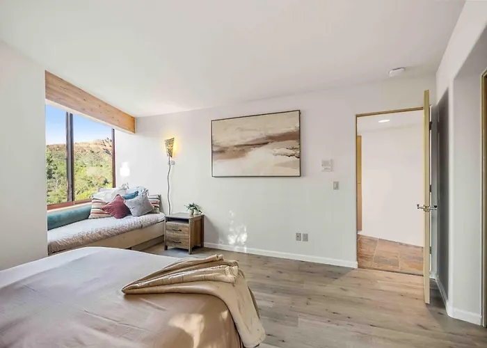 Cliff With Epic Views In Uptown Holiday home